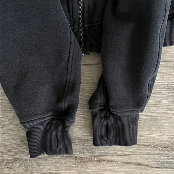 Lululemon Cropped Scuba Hoodie Black
 M/L - Picture 3 of 7